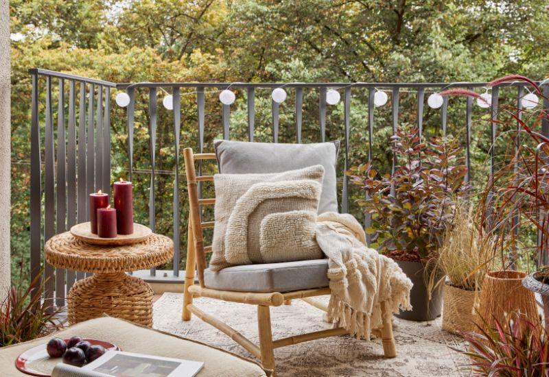 terrasse zen, style japandi, mobilier et textiles cocooning