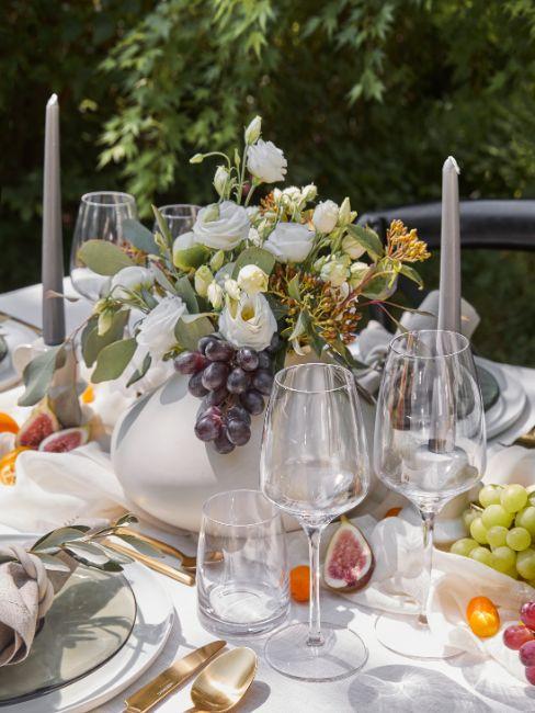 bouquet dans vase, centre de table de mariage