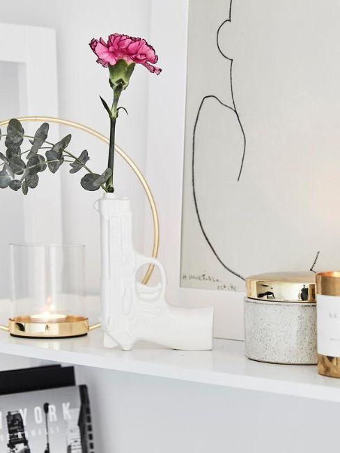 vase design en forme de pistolet