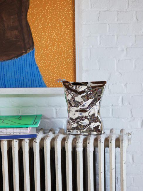 vase design sac froissé, couleur métallisée