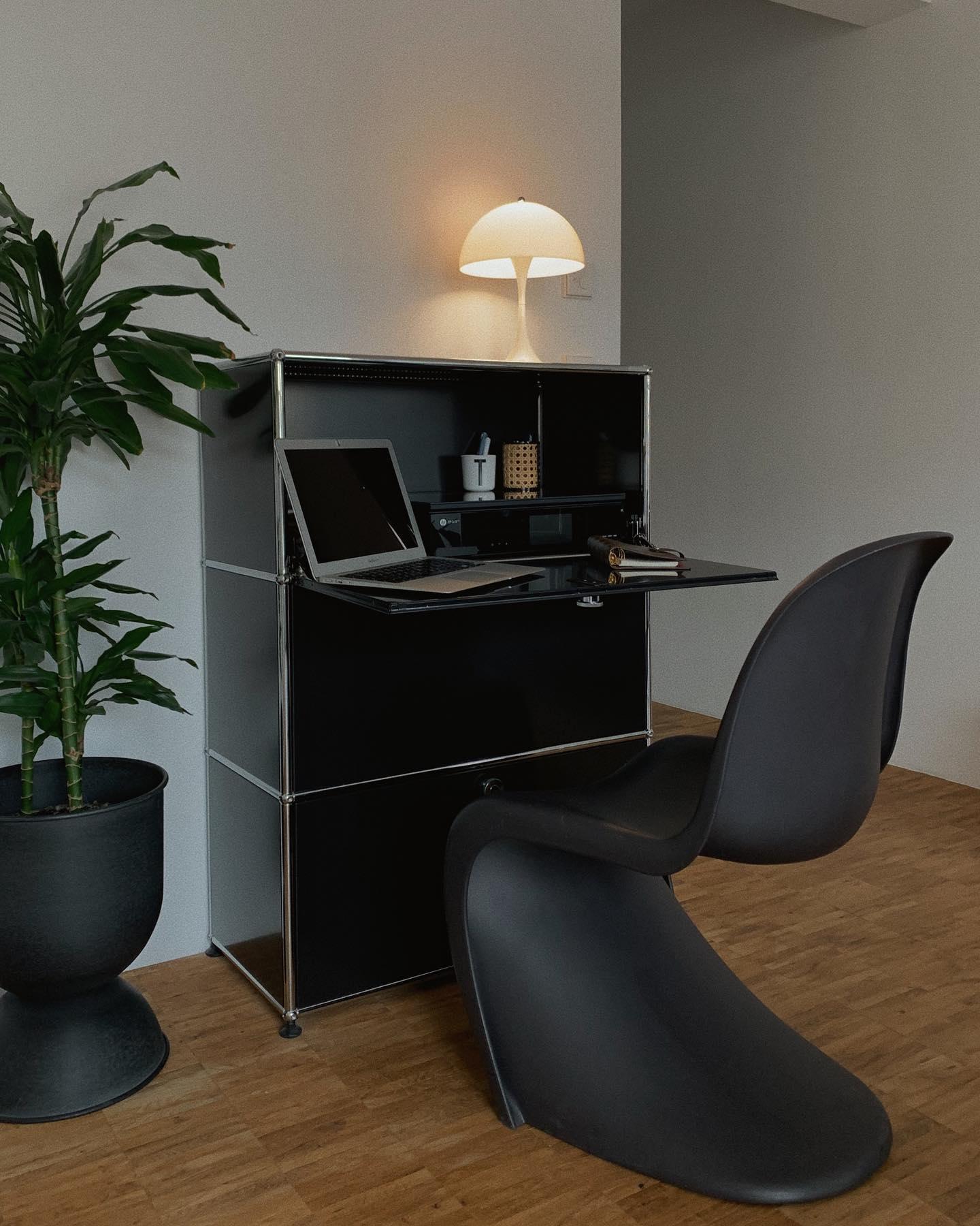 bureau de salon dans meuble à tiroirs