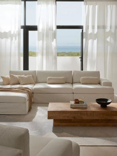 canapé Russell blanc et table en bois