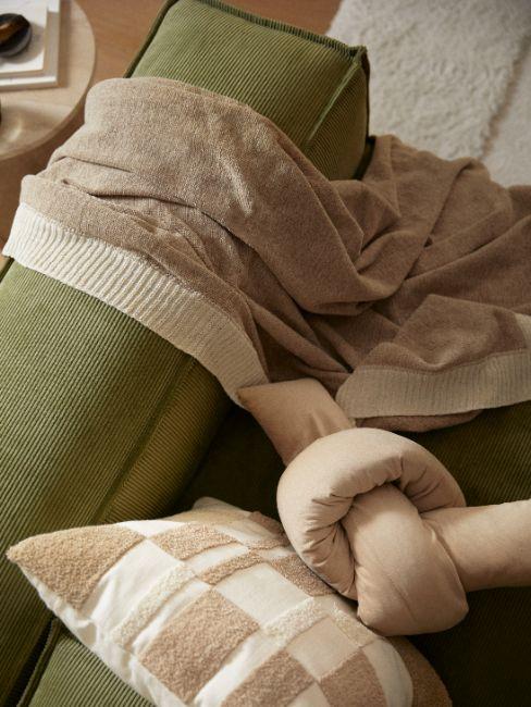 canapé kaki, coussins beige