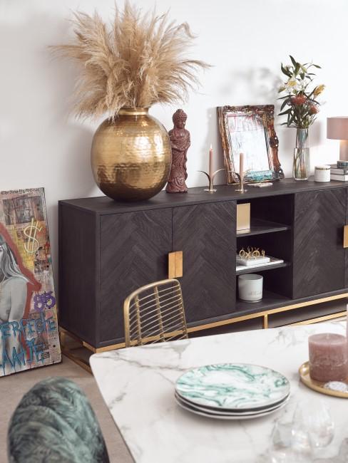 salon art déco, commode en bois noire et dorée