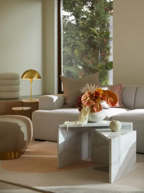 les plus belles tables basses, gigognes, aspect marbre, forme triangulaire