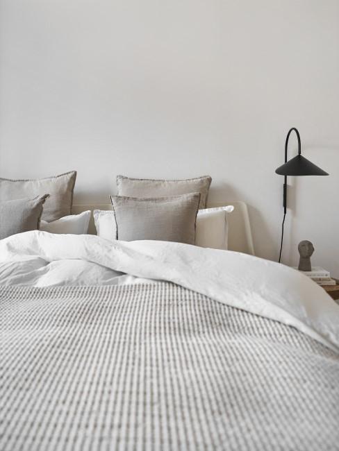 chambre scandinave gris clair et blanc crème