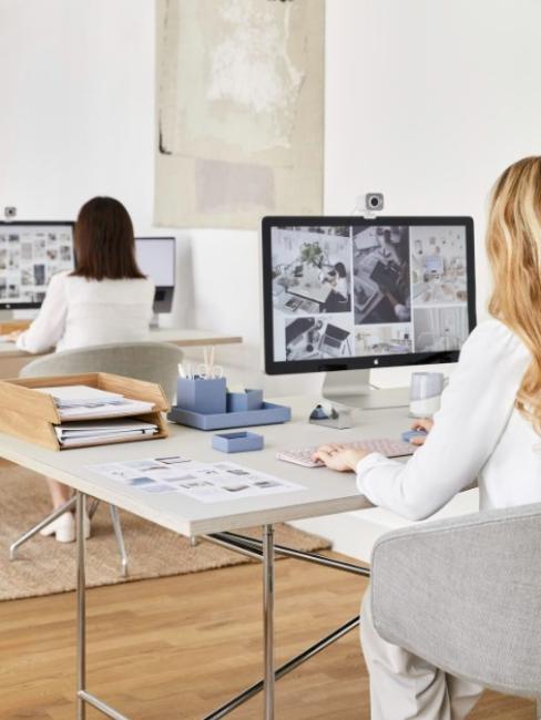 westwing studio, design et déco d'intérieur pour professionnels, décoratrices sur leur ordinateur