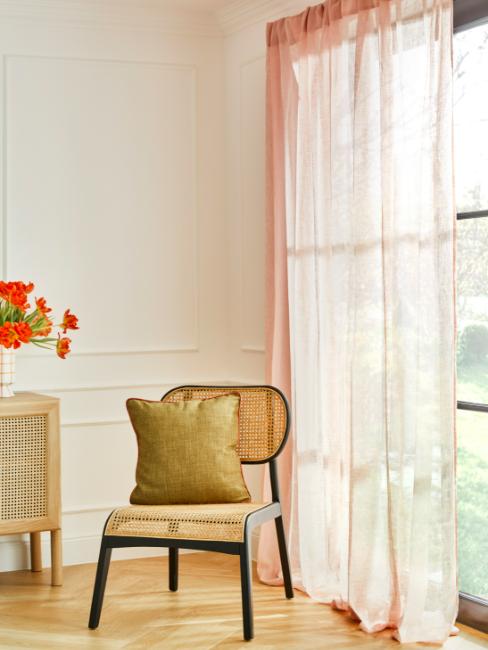 salon contemporain, fenêtre, rideau couleur pêche