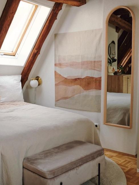 chambre sous pente, poutres apparentes, miroir long