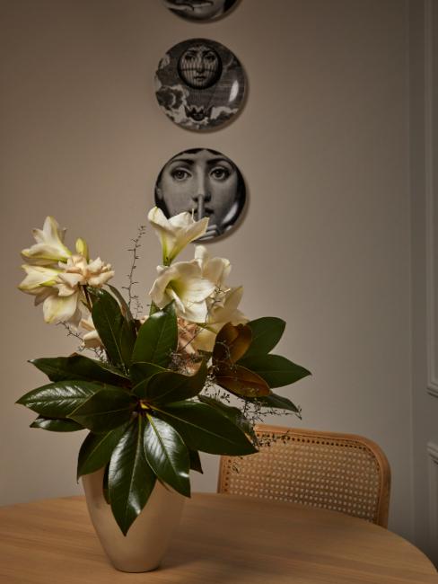 déco murale salle à manger, assiettes noir et blanc