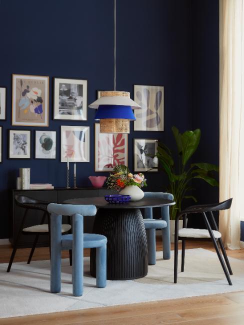 salle à manger avec murs