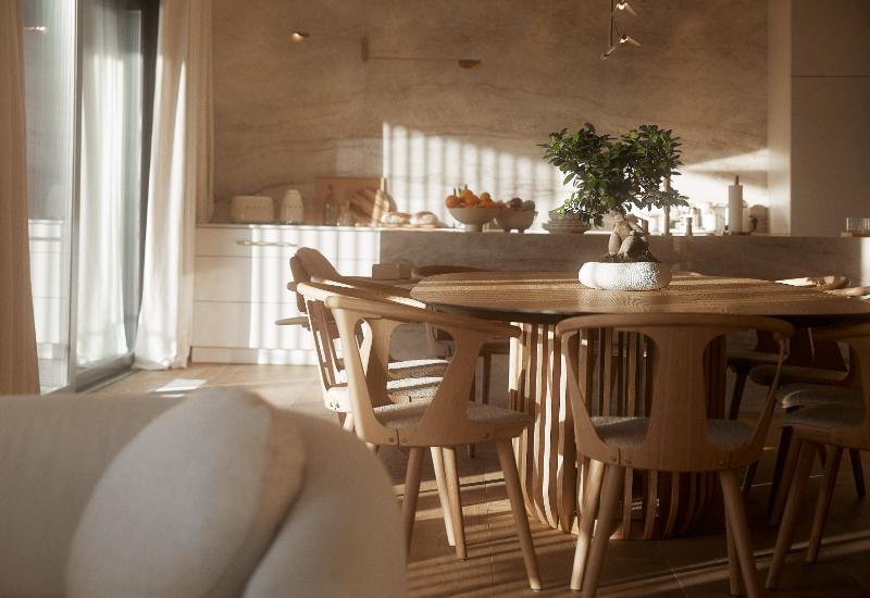 côté salle à manger avec table et chaises en bois clair design