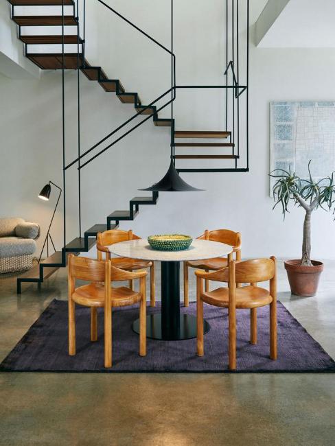 les plus belles chaises de salle à manger en bois de Gubi