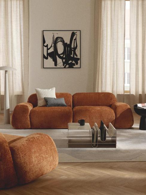 salon dans la tendance déco 2025 avec canapé bouclette marron