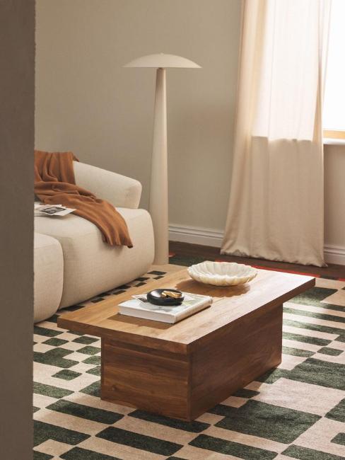 table basse en bois recyclé dans salon tendance 2025