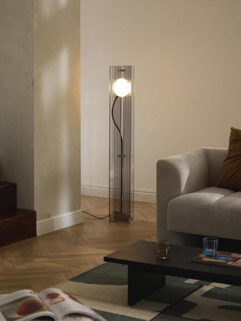 petit lampadaire design gris transparent
