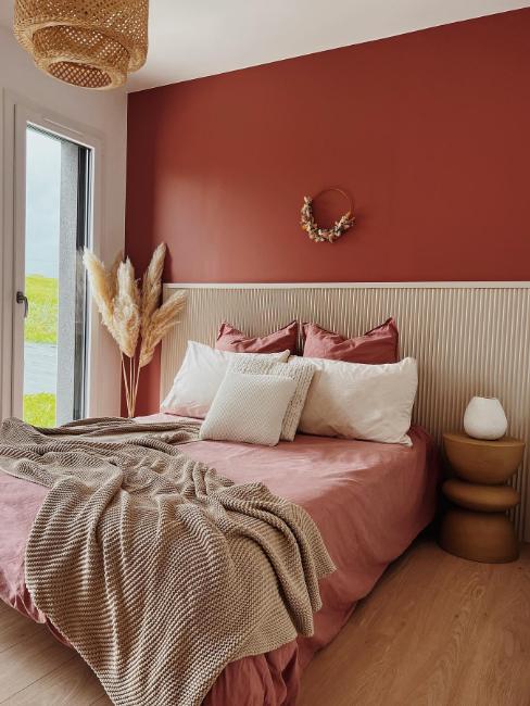 chambre ado terracotta avec herbe de pampa