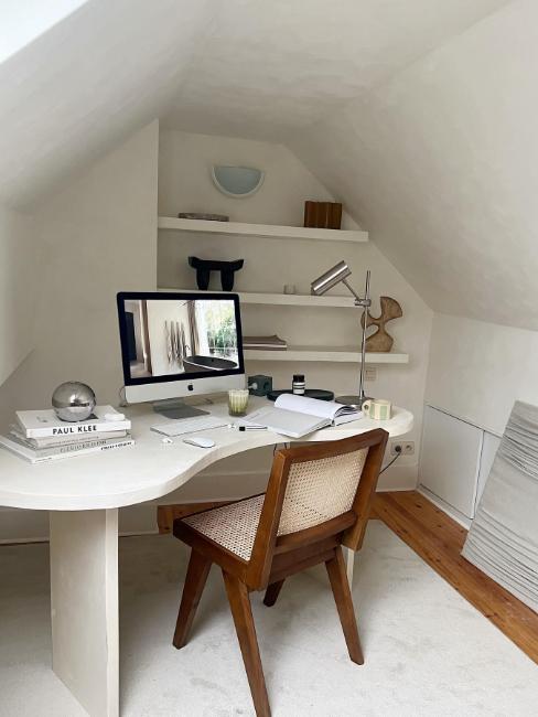 bureau moderne dans chambre d'ado