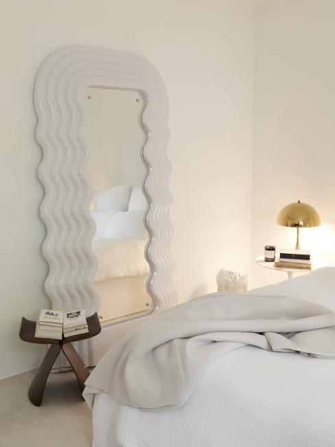 chambre ado blanche avec grand miroir ondulé blanc