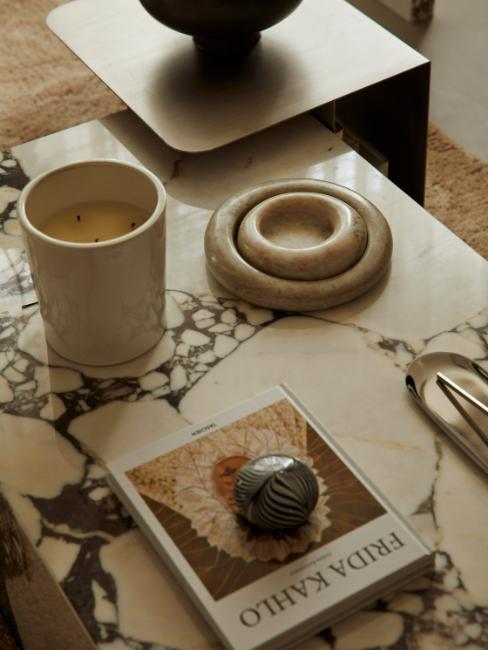 Décoration sur une table basse