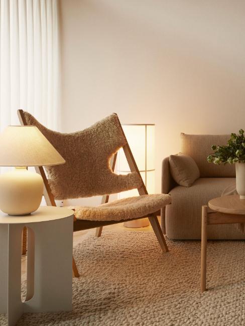 petit salon cocooning avec fauteuil en tissu bouclette