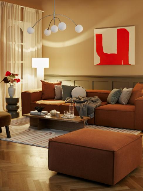 déco salon vintage années 70 avec tapis à motifs rétro