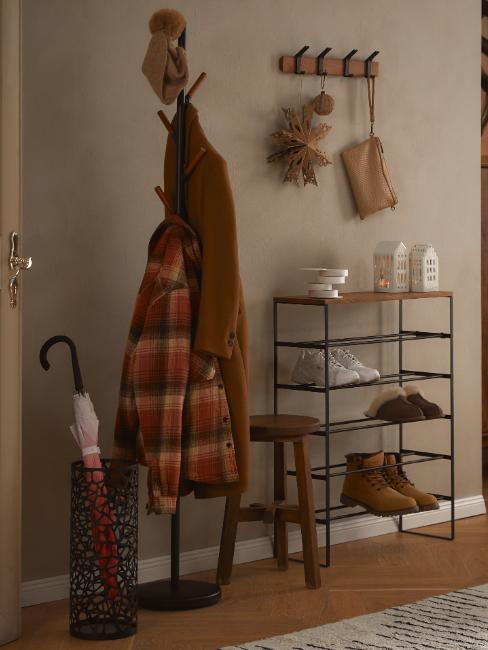 entrée fonctionnelle et cosy avec rangements Yamazaki