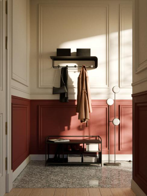 entrée avec moulures et soubassement terracotta