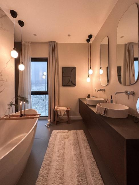 éclairage doux et chaleureux dans une salle de bain