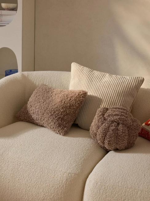 coussins en tissu bouclette marron mocha mousse tendance