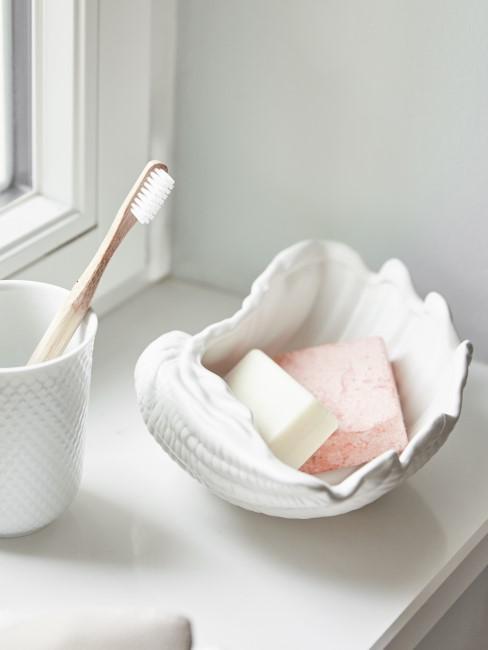 coupelle en forme de coquillage servant de porte-savon