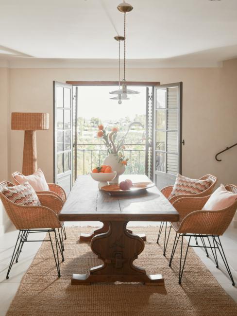 salle à manger bord de mer avec meubles en rotin