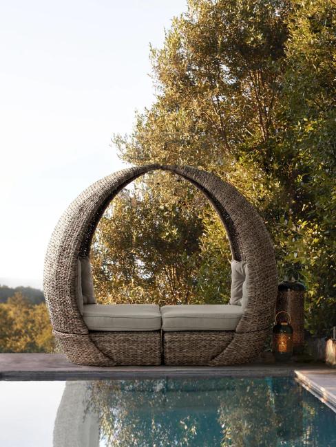 déco piscine design avec bain de soleil bizzotto