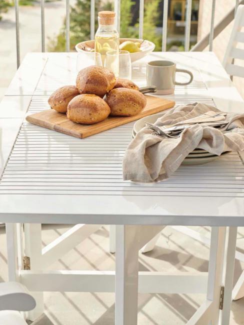 table extensible pour balcon étroit dépliée