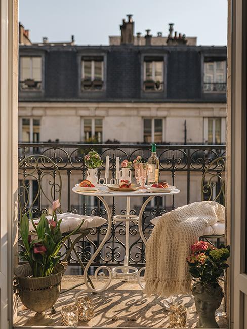 aménagement petit balcon de @katie.one après