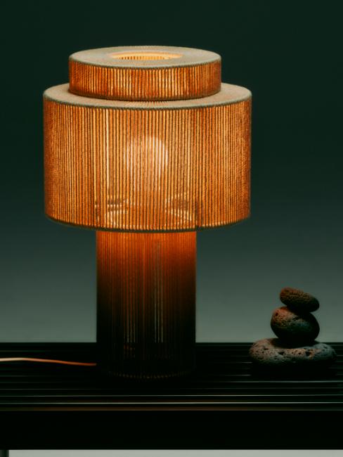 belle lampe à poser design en fils de lin beige