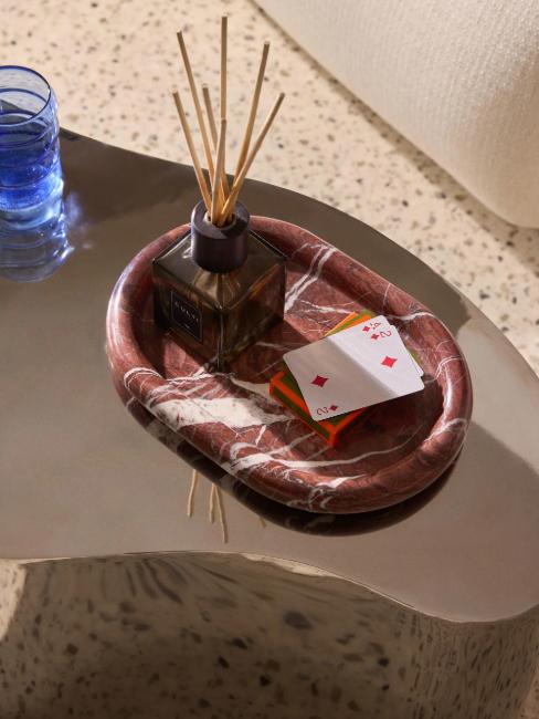 plateau en marbre ovale rouge rubis