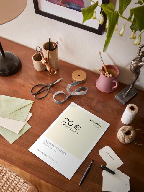 bon cadeau imprimé sur bureau