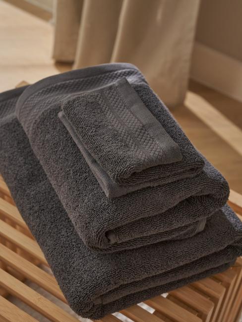 serviettes de bain grises