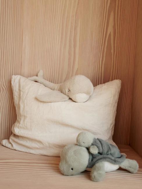 peluches baleine et tortues