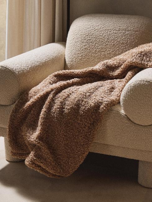 plaid en tissu bouclette marron clair