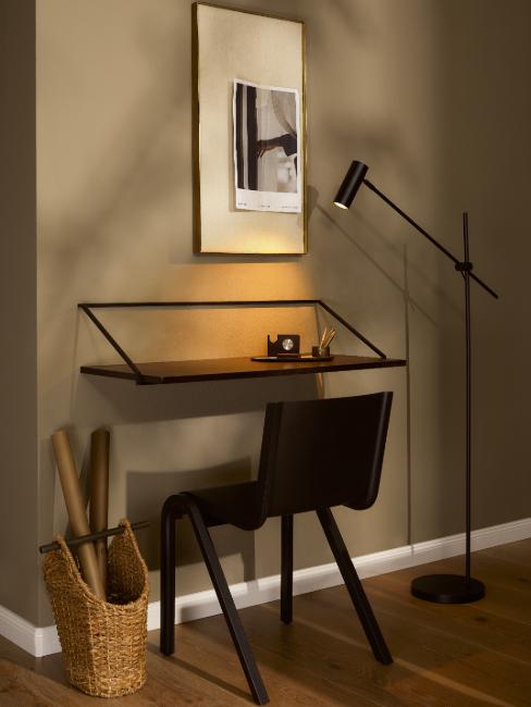 bureau avec peinture couleur taupe