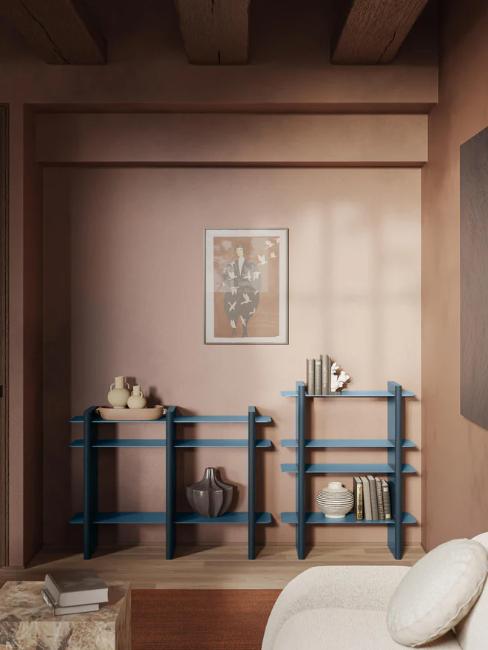 étagères bleu canard dans salon moderne avec peinture terracotta claire