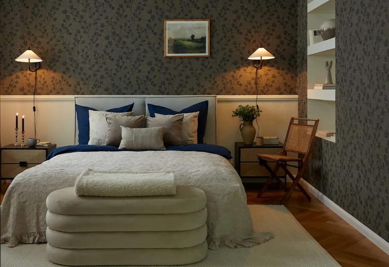 chambre avec papier peint anthracite