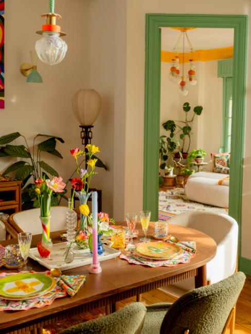 cadre de porte peint en vert d'eau