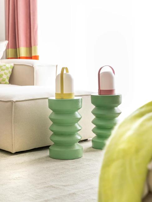 deux tables d'appoint vert d'eau