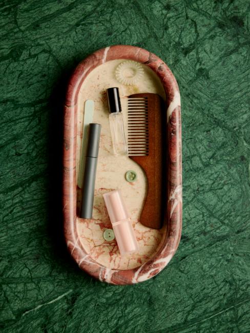 plateau décoratif ovale en marbre beige et rouge