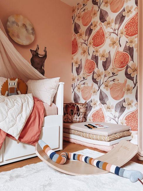 cameretta con carta da parati