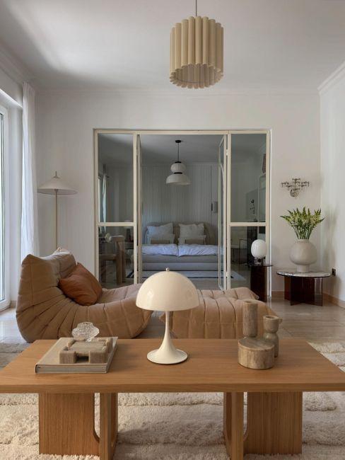 soggiorno moderno con mobile in legno