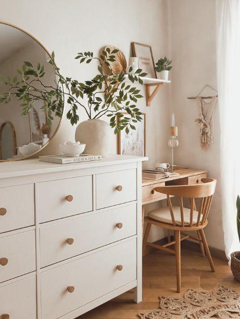 cassettiera e scrivania in stile boho